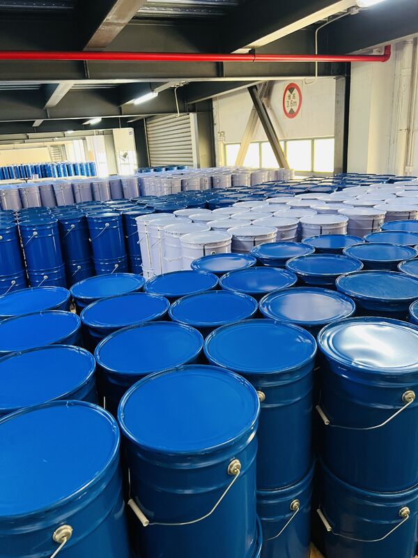 Nhựa Epoxy Công nghiệp Độ linh hoạt thấp với Điểm chớp cháy khoảng 135°C và Độ bám dính mạnh mẽ cho Kim loại, Nhựa và Gỗ